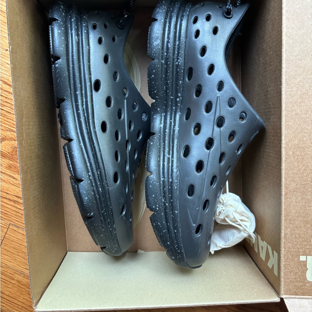 NIB Kanes recovery shoe size 8 Men’s / 10 Women’s.